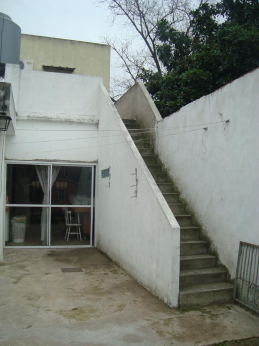 BURZACO: CASA DE 3 DORMITORIOS CON DPTO AL FONDO * APTA CREDITO* — foto 12