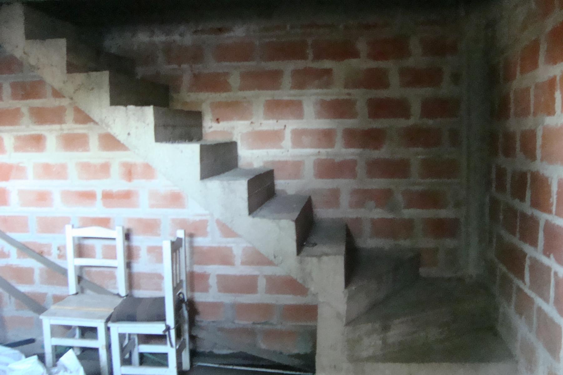 BURZACO: ALQUILER GALPON /DEPOSITO con DPTO/ OFICINA A LA CALLE ALEM - 5