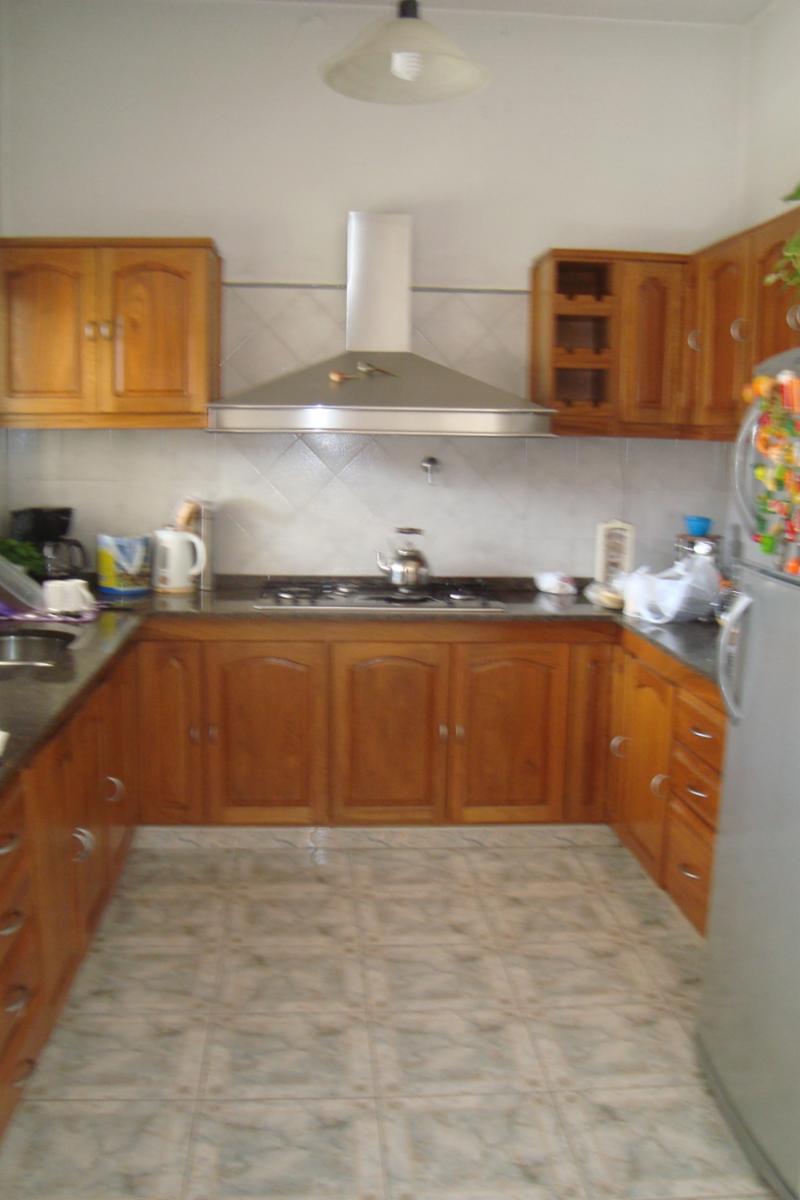 BURZACO: IMPONENTE DUPLEX C/GARAGE CUBIERTO,FONDO Y AMPLIO QUINCHO (opcional DEPTO EXTERNO)**IMPECABLE ** — foto 3