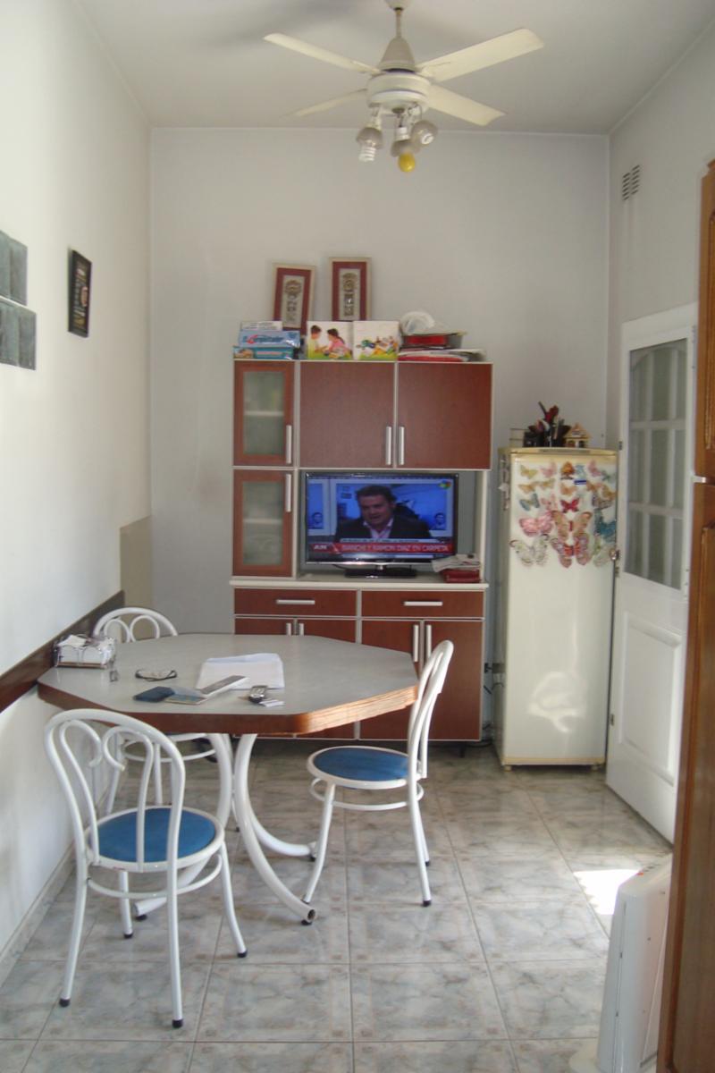 BURZACO: IMPONENTE DUPLEX C/GARAGE CUBIERTO,FONDO Y AMPLIO QUINCHO (opcional DEPTO EXTERNO)**IMPECABLE ** — foto 4