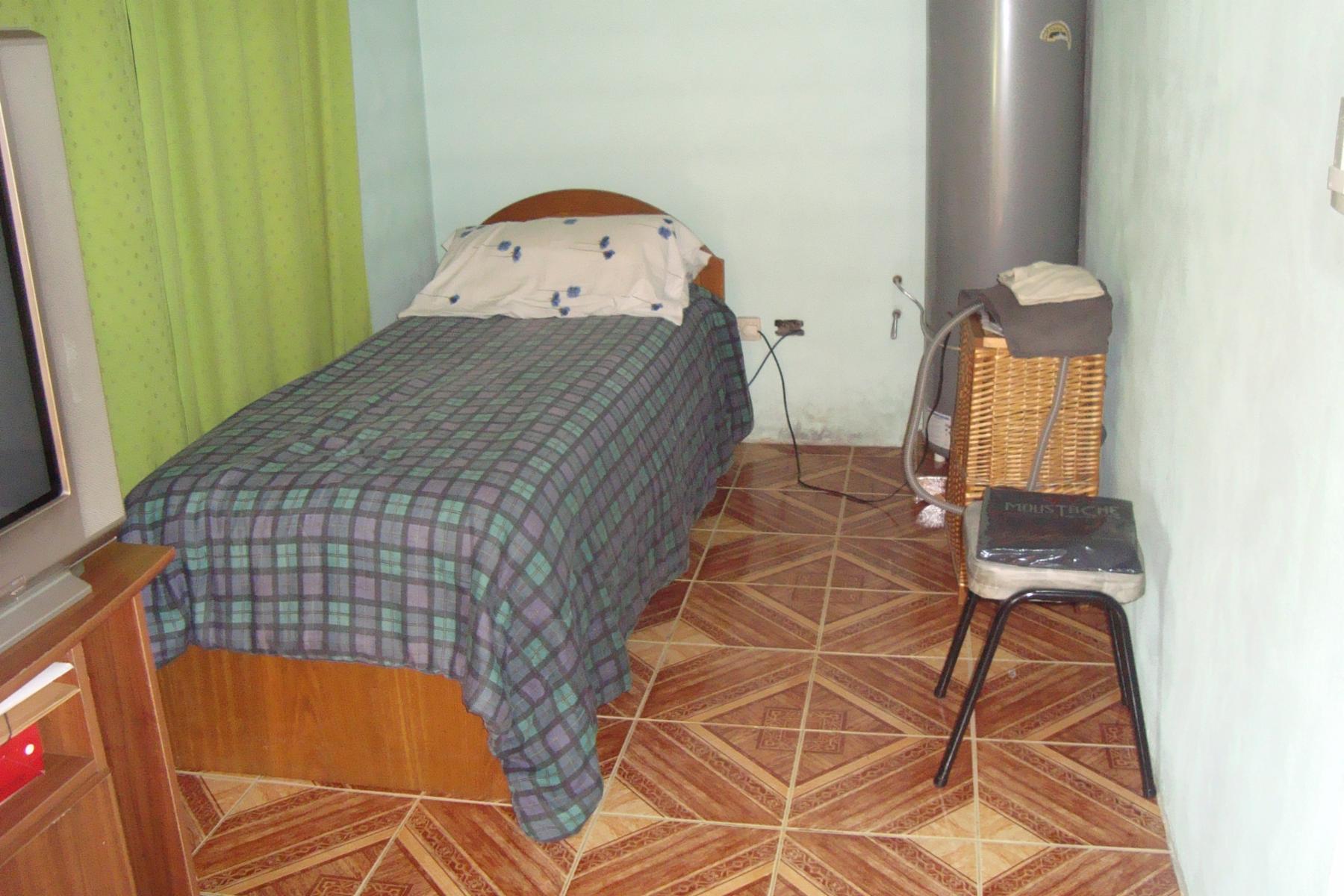 BURZACO: IMPONENTE DUPLEX C/GARAGE CUBIERTO,FONDO Y AMPLIO QUINCHO (opcional DEPTO EXTERNO)**IMPECABLE ** — foto 9