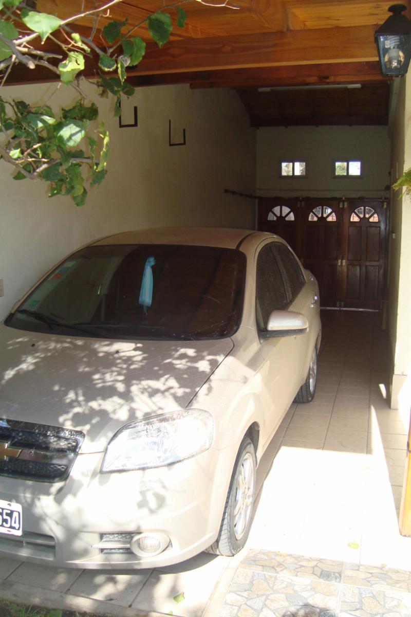 BURZACO: IMPONENTE DUPLEX C/GARAGE CUBIERTO,FONDO Y AMPLIO QUINCHO (opcional DEPTO EXTERNO)**IMPECABLE ** — foto 10