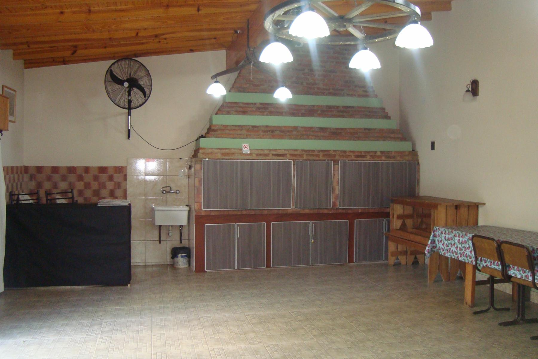 BURZACO: IMPONENTE DUPLEX C/GARAGE CUBIERTO,FONDO Y AMPLIO QUINCHO (opcional DEPTO EXTERNO)**IMPECABLE ** — foto 14