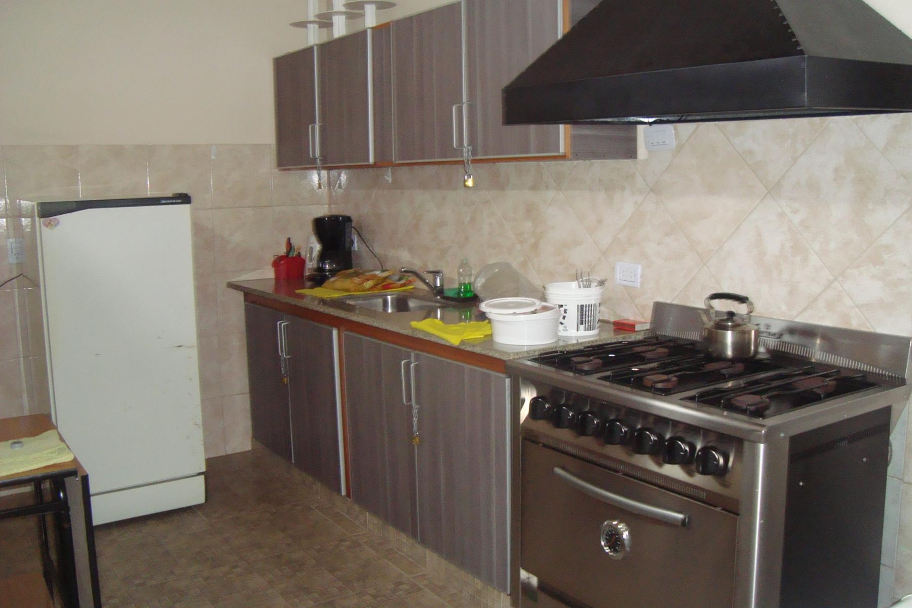 BURZACO: IMPONENTE DUPLEX C/GARAGE CUBIERTO,FONDO Y AMPLIO QUINCHO (opcional DEPTO EXTERNO)**IMPECABLE ** — foto 15