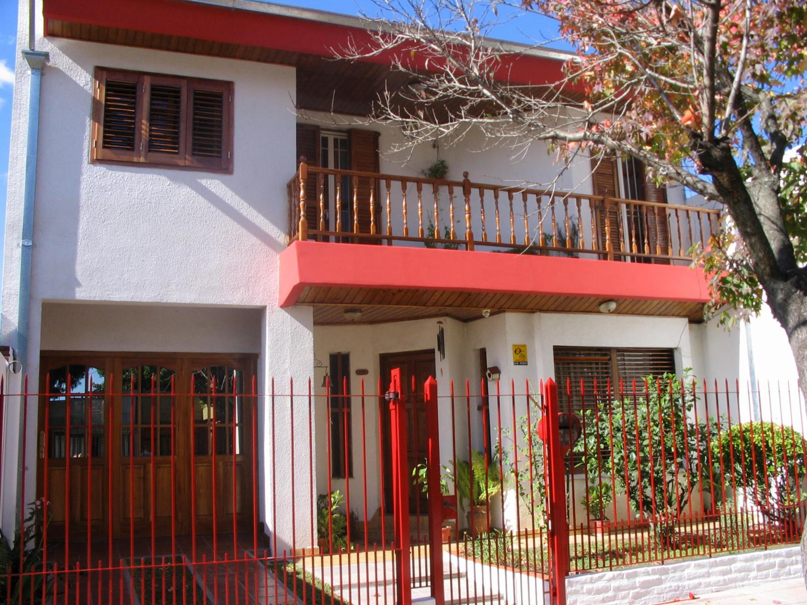 BURZACO: HERMOSO CHALET CON 4 DORM . GARAGE Y FONDO LIBRE ( APTA CREDITO SANTANDER RIO, GALICIA O MACRO )