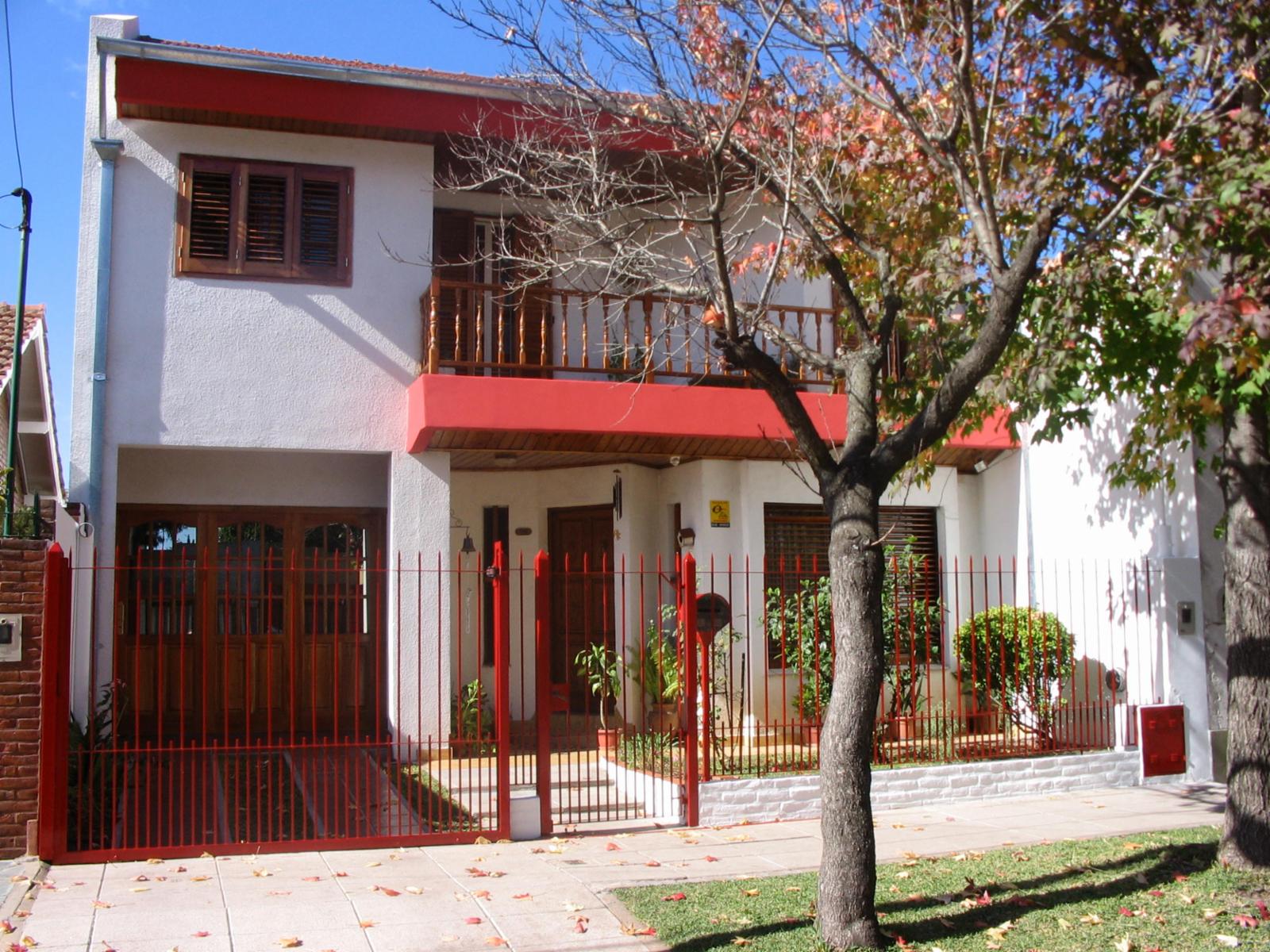 BURZACO: HERMOSO CHALET CON 4 DORM . GARAGE Y FONDO LIBRE ( APTA CREDITO SANTANDER RIO, GALICIA O MACRO ) — foto 2