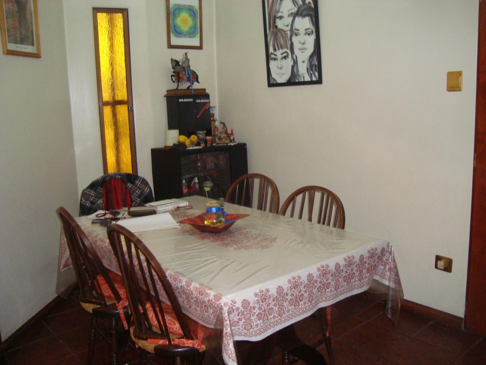 BURZACO: HERMOSO CHALET CON 4 DORM . GARAGE Y FONDO LIBRE ( APTA CREDITO SANTANDER RIO, GALICIA O MACRO ) — foto 3