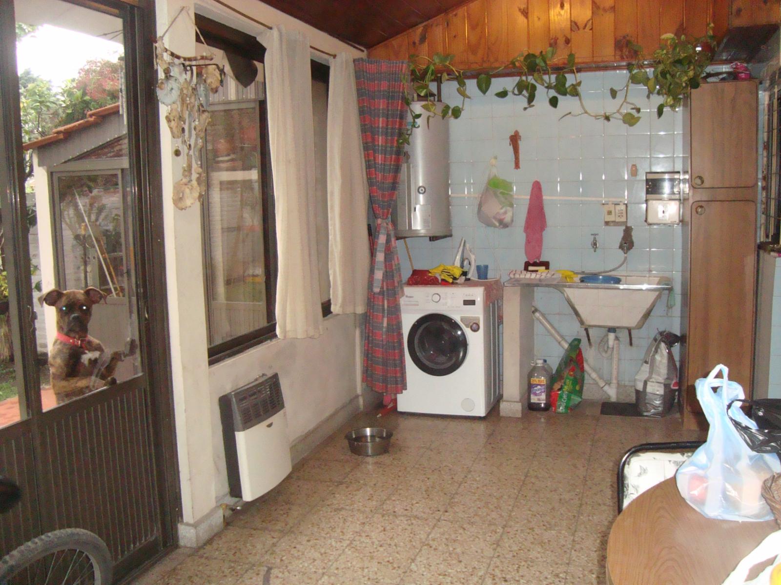 BURZACO: HERMOSO CHALET CON 4 DORM . GARAGE Y FONDO LIBRE ( APTA CREDITO SANTANDER RIO, GALICIA O MACRO ) — foto 8