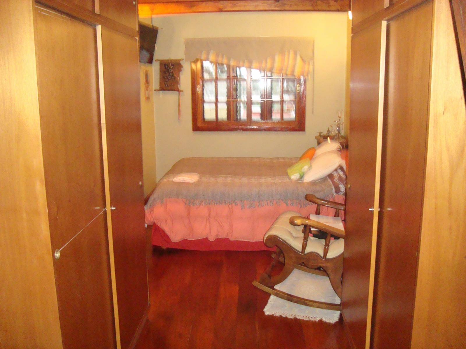 BURZACO: HERMOSO CHALET CON 4 DORM . GARAGE Y FONDO LIBRE ( APTA CREDITO SANTANDER RIO, GALICIA O MACRO ) — foto 13