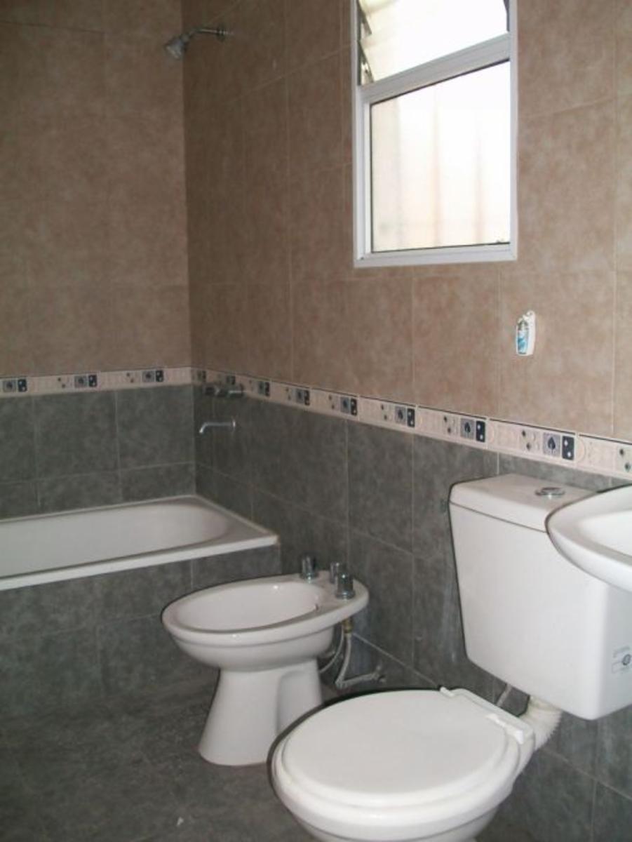 LUIS GUILLON : DEPARTAMENTO CON COCHERA Y PATIO, VENTA INDIVIDUAL O EN BLOQUE ( 2 DPTOS) — foto 2