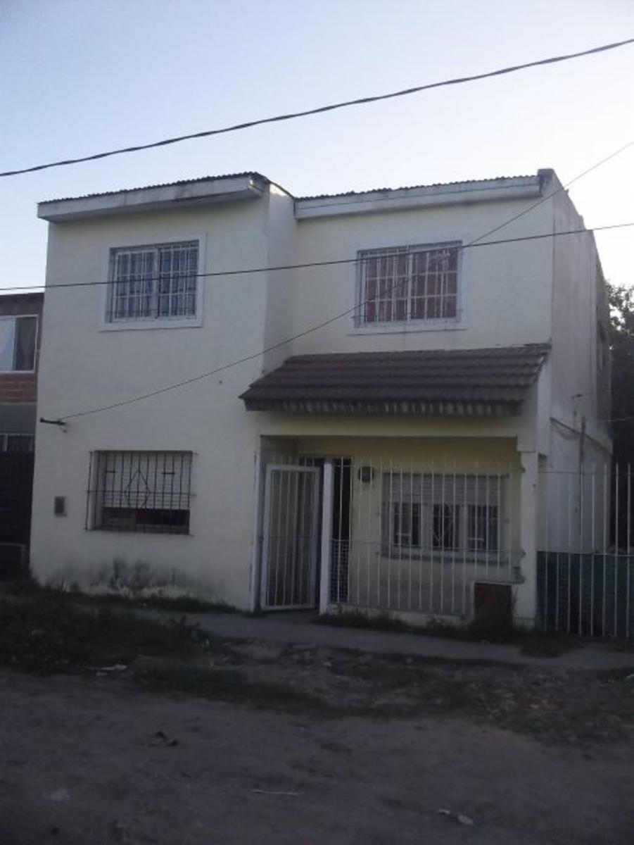 LLAVALLOL: CASA EN 2 PLANTAS A 2 CDRAS DE SEGUI
