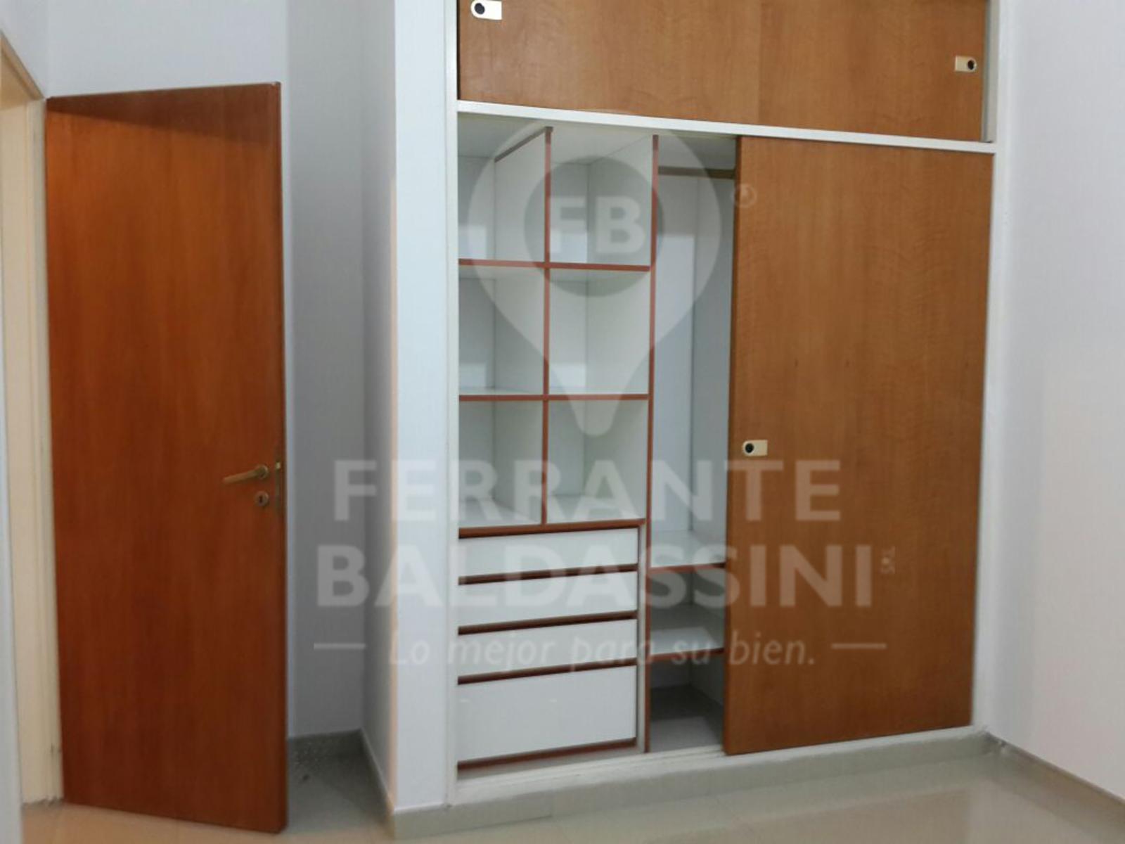 BURZACO: VENTA DE 2 DPTOS ,2 AMBIENTES COMODOS, LUMINOSOS, CON COCHERA Y PATIO ( VENTA EN BLOQUE ) — foto 4