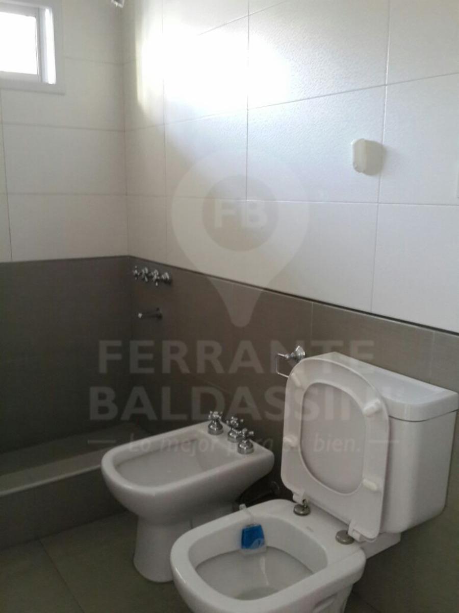 BURZACO: VENTA DE 2 DPTOS ,2 AMBIENTES COMODOS, LUMINOSOS, CON COCHERA Y PATIO ( VENTA EN BLOQUE ) — foto 6