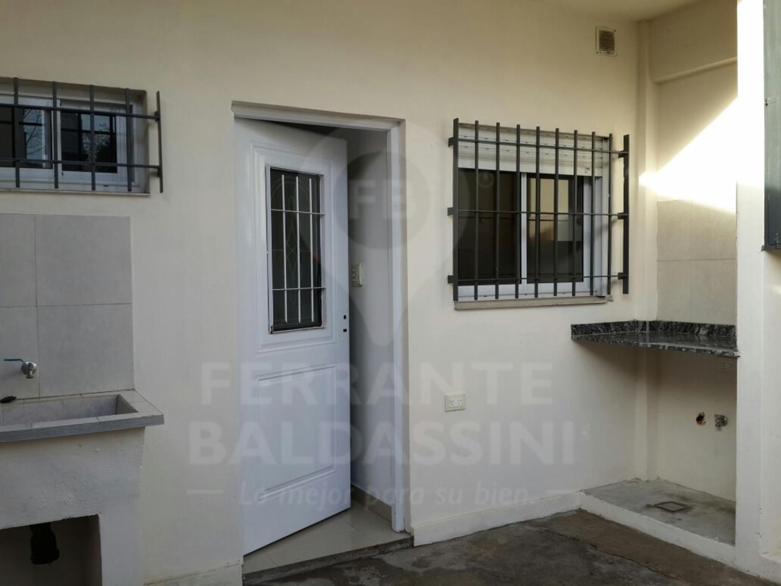 BURZACO: VENTA DE 2 DPTOS ,2 AMBIENTES COMODOS, LUMINOSOS, CON COCHERA Y PATIO ( VENTA EN BLOQUE ) — foto 7