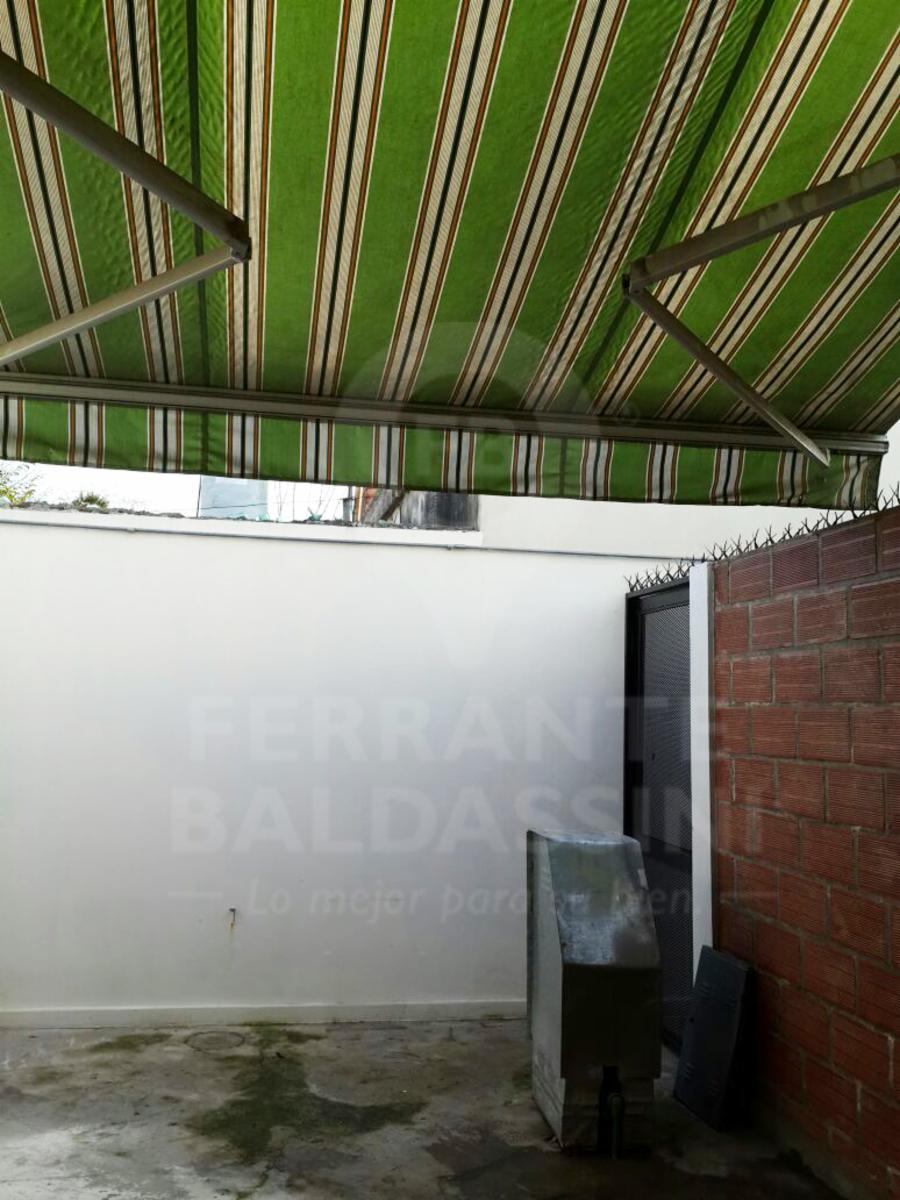 BURZACO: VENTA DE 2 DPTOS ,2 AMBIENTES COMODOS, LUMINOSOS, CON COCHERA Y PATIO ( VENTA EN BLOQUE ) — foto 8