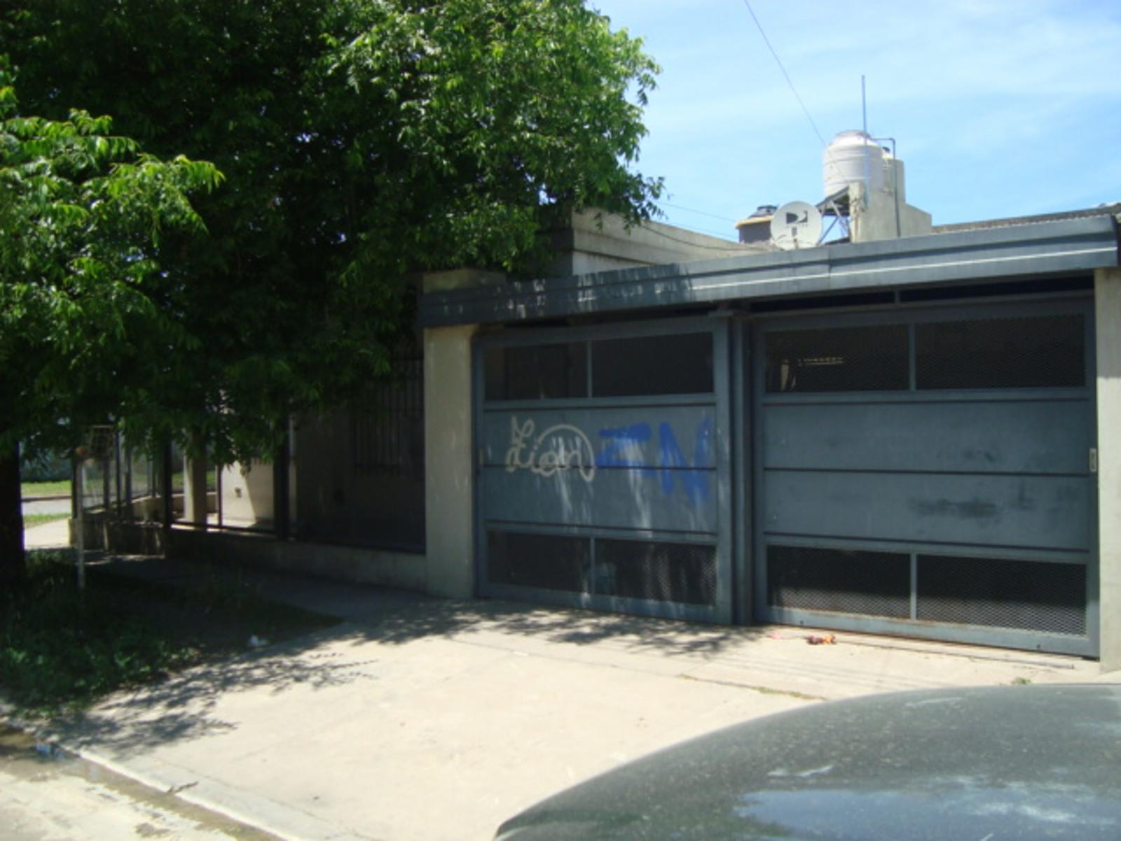 BURZACO: VENTA DE 2 DPTOS ,2 AMBIENTES COMODOS, LUMINOSOS, CON COCHERA Y PATIO ( VENTA EN BLOQUE ) — foto 12
