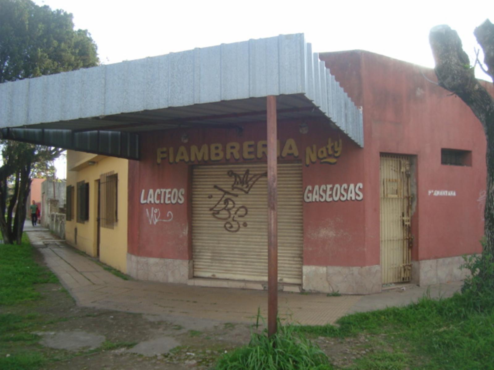 LOCAL COMERCIAL MUY BUENA UBICACIÓN! A 5 CUADRAS DE ESTACIÓN DE LONGCHAMPS. IDEAL VARIOS RUBROS - 1