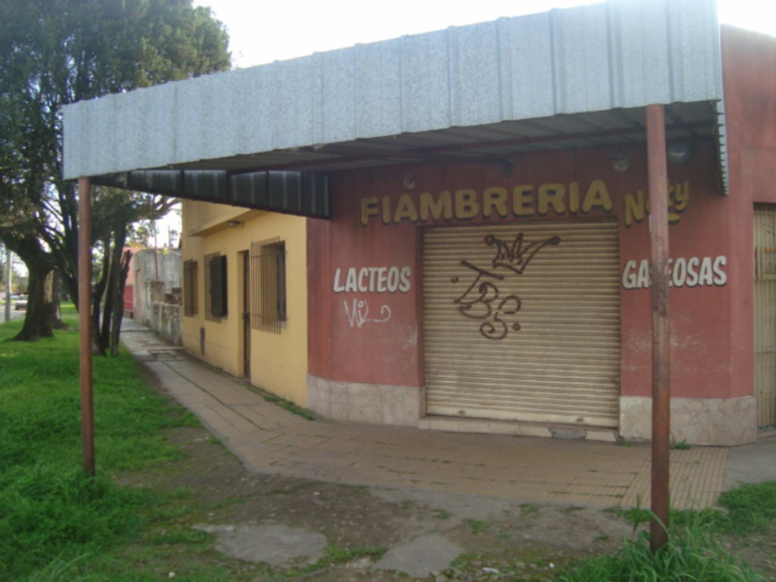 LOCAL COMERCIAL MUY BUENA UBICACIÓN! A 5 CUADRAS DE ESTACIÓN DE LONGCHAMPS. IDEAL VARIOS RUBROS - 2