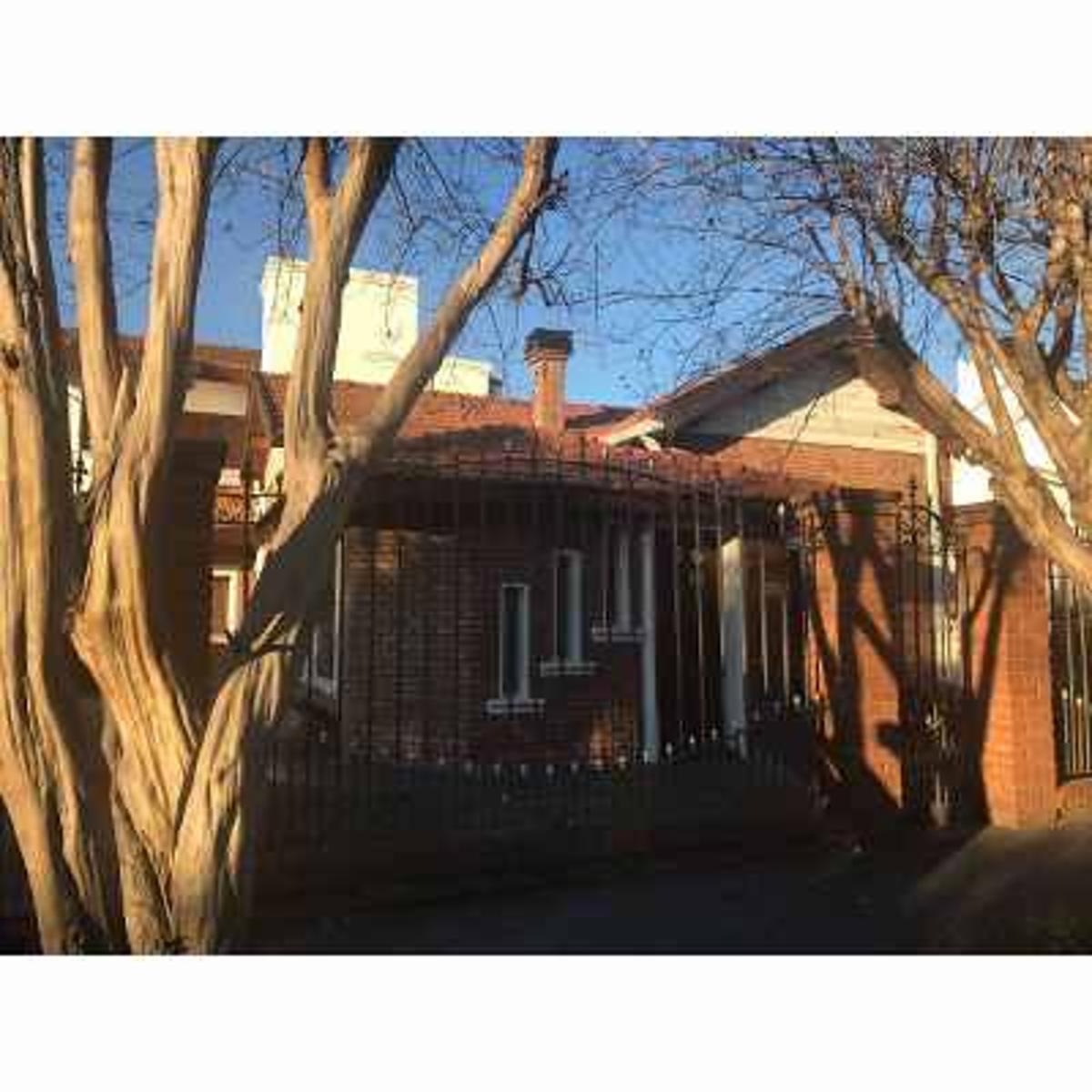 TURDERA: IMPONENTE CASA ESTILO CHALET CON AMPLIO LOTE , GARAGE PARA VS AUTOS * APTO CREDITO * — foto 2