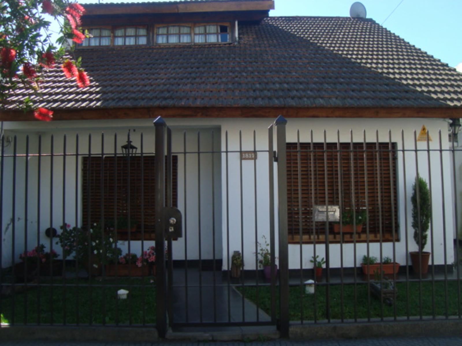BURZACO: MUY LINDO CHALET, EN 2 PLANTAS, GARAGE , PATIO Y AMPLIA TERRAZA — foto 2