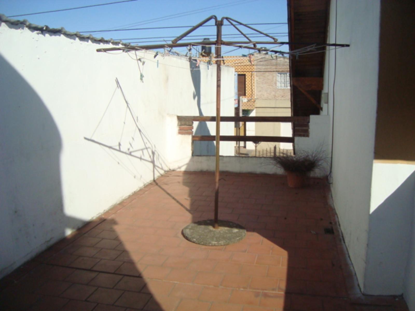 BURZACO: MUY LINDO CHALET, EN 2 PLANTAS, GARAGE , PATIO Y AMPLIA TERRAZA — foto 14