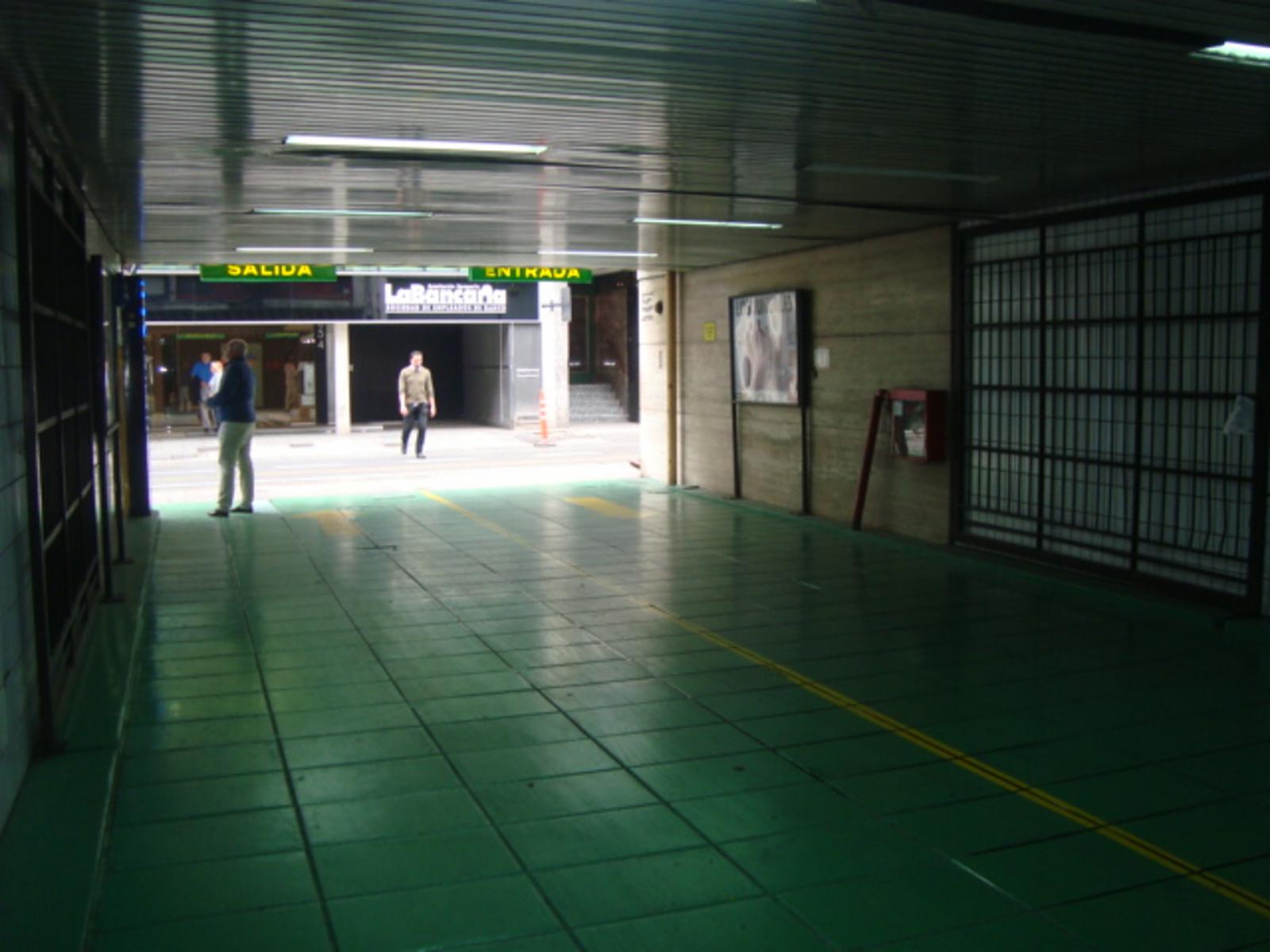 Caba: venta de Cochera sobre calle Suipacha, EXCELENTE UBICACION !!! - 9