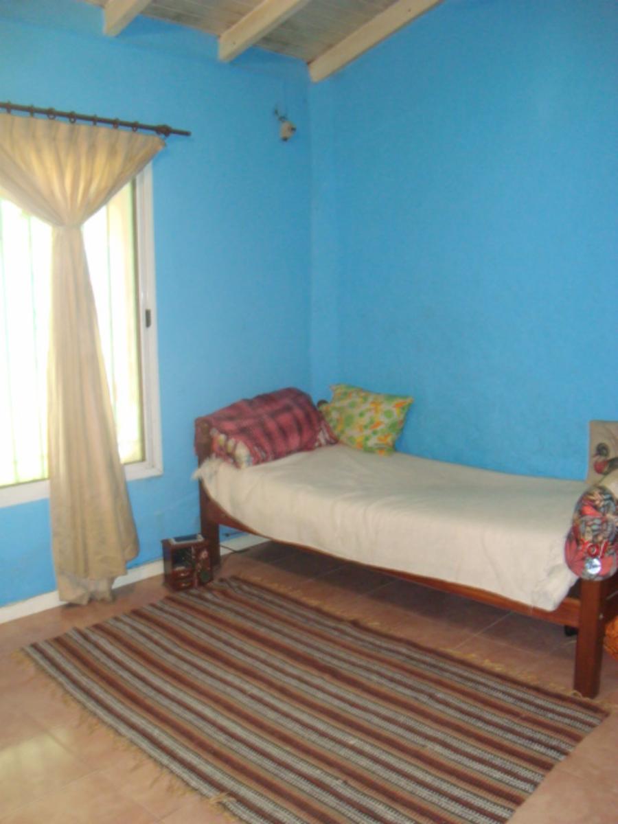 BURZACO -CORIMAYO -HERMOSO CHALET VARIOS AMBIENTES - SOBRE LOTE 12 X 42 MTS. AMPLIO JARDÍN AL FTE, CON GARAJE CUBIERTO P/3 AUTOS Y GALERÍA CIRCUNDANTE EN FTE. — foto 7