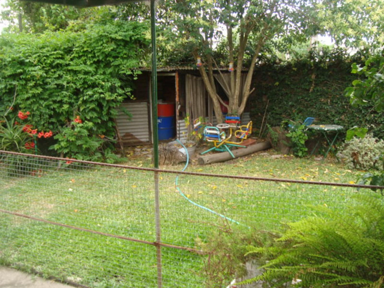 BURZACO -CORIMAYO -HERMOSO CHALET VARIOS AMBIENTES - SOBRE LOTE 12 X 42 MTS. AMPLIO JARDÍN AL FTE, CON GARAJE CUBIERTO P/3 AUTOS Y GALERÍA CIRCUNDANTE EN FTE. — foto 8