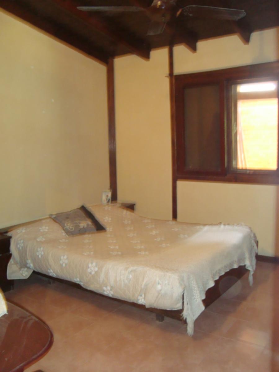 BURZACO -CORIMAYO -HERMOSO CHALET VARIOS AMBIENTES - SOBRE LOTE 12 X 42 MTS. AMPLIO JARDÍN AL FTE, CON GARAJE CUBIERTO P/3 AUTOS Y GALERÍA CIRCUNDANTE EN FTE. — foto 10