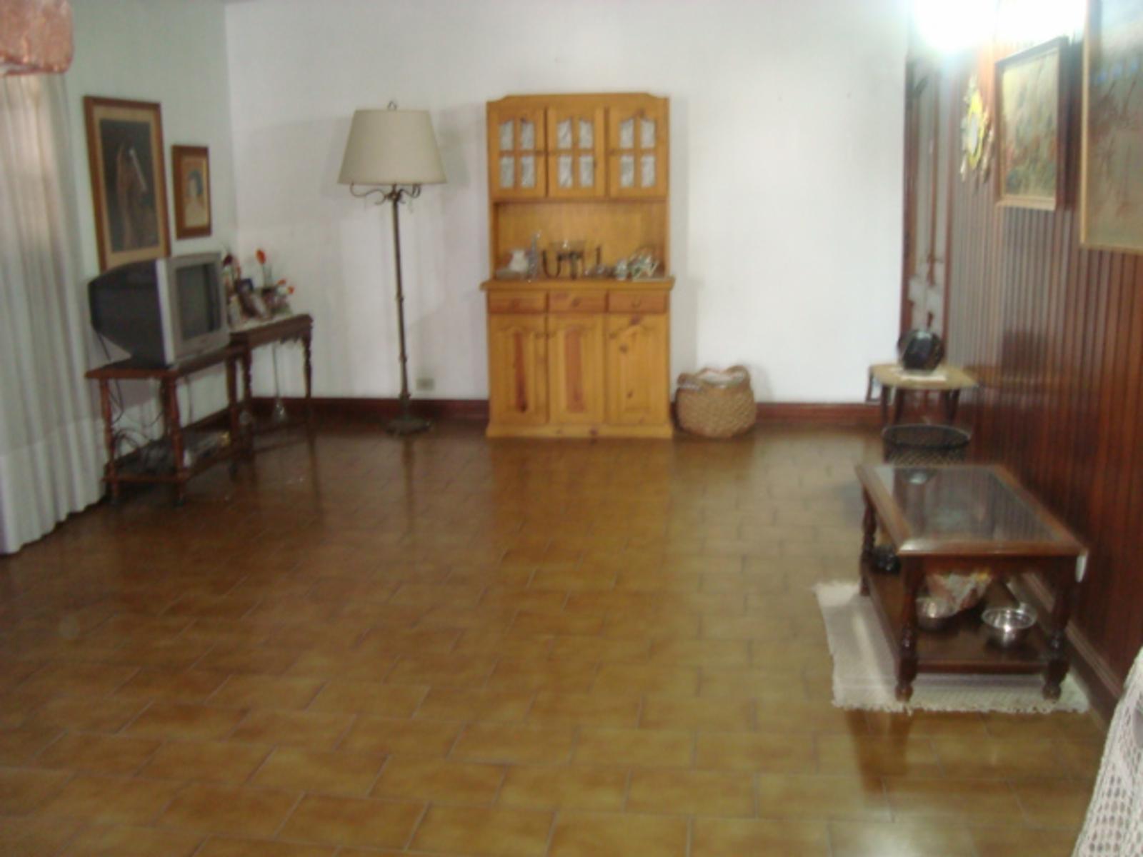 Burzaco: departamento amplio, tipo casa con patio y terraza — foto 3