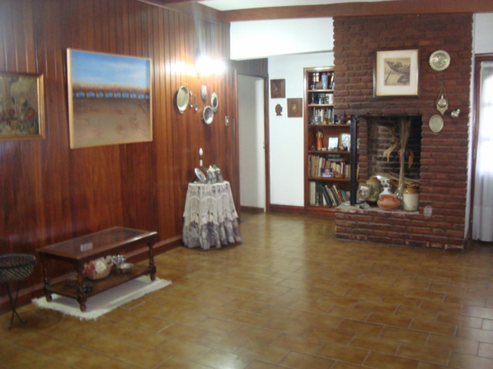 Burzaco: departamento amplio, tipo casa con patio y terraza — foto 4