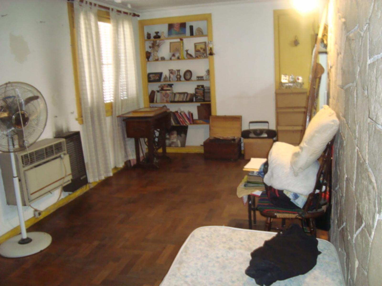 Burzaco: departamento amplio, tipo casa con patio y terraza — foto 7