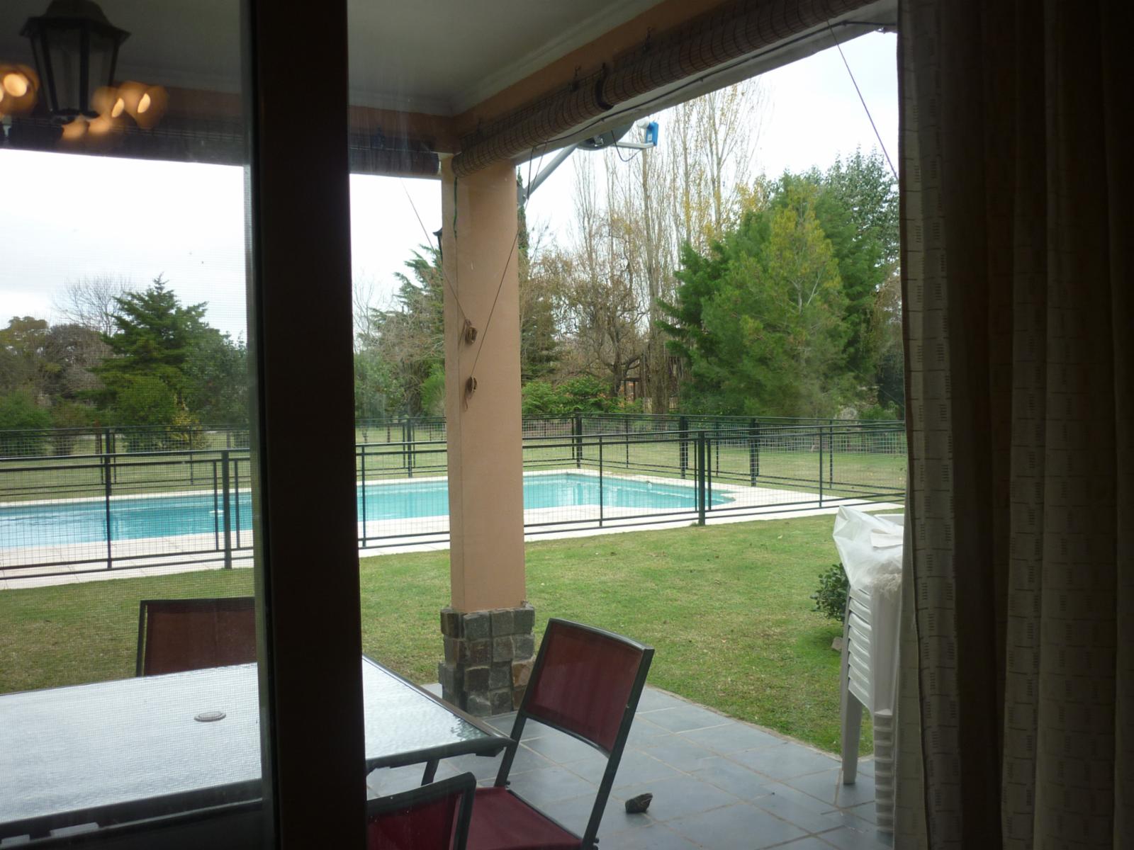 HERMOSO CHALET CON PISCINA EN BARRIO PARQUE LAS NACIONES — foto 2
