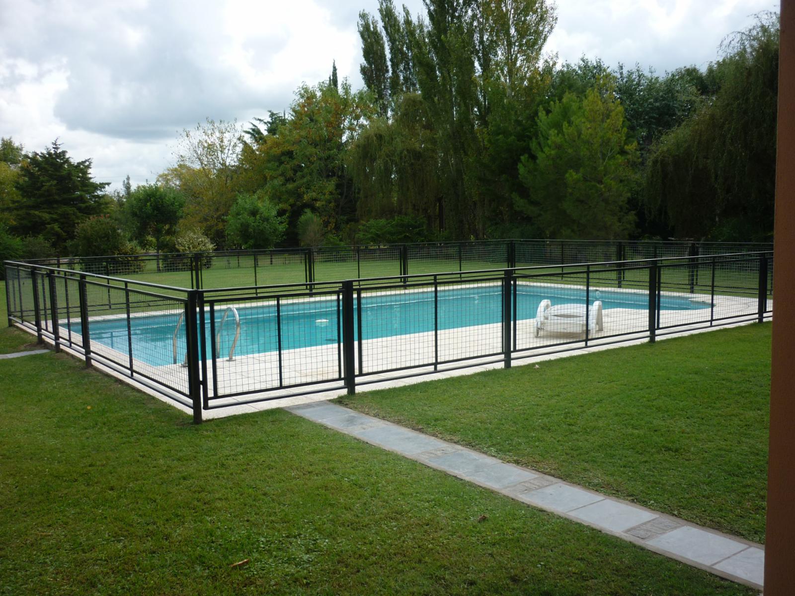 HERMOSO CHALET CON PISCINA EN BARRIO PARQUE LAS NACIONES — foto 3