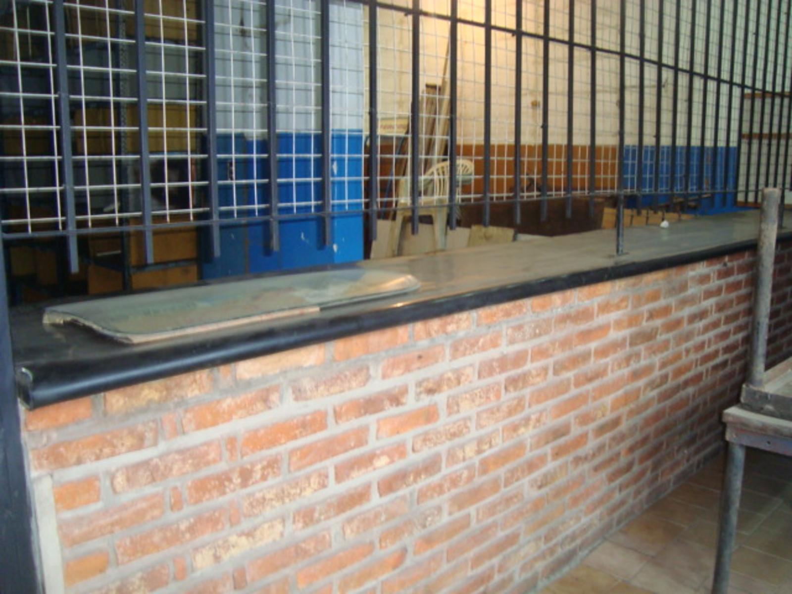 BURZACO EXCELENTE LOCALES + DEPOSITO. EXCELENTE UBICACION - 3
