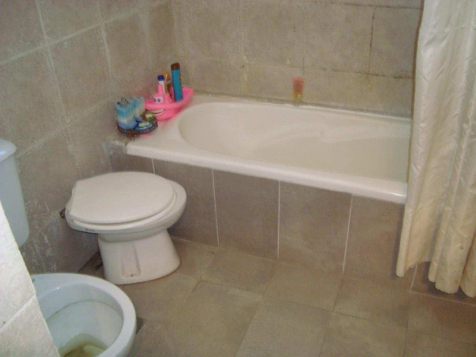 CASA 2 PLANTAS, 6AMB ,DORM.EN SUITE, JARDIN,FONDO, ENTRADA 2 AUTOS.BNA UBIC. — foto 4