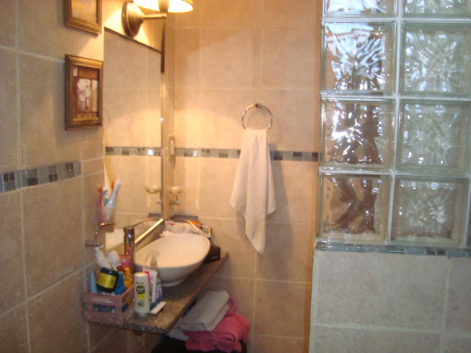 CASA 2 PLANTAS, 6AMB ,DORM.EN SUITE, JARDIN,FONDO, ENTRADA 2 AUTOS.BNA UBIC. — foto 5