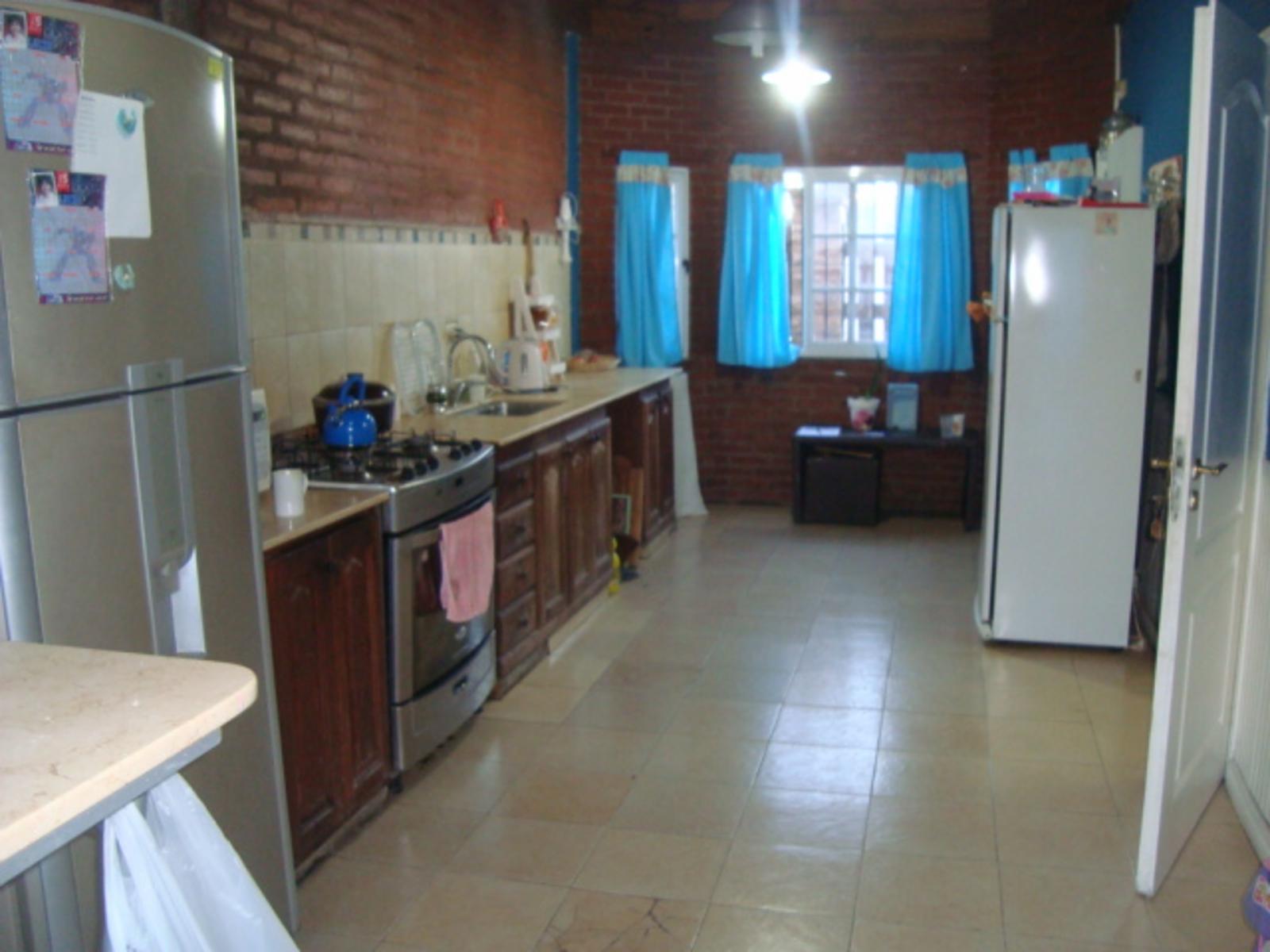 CASA 2 PLANTAS, 6AMB ,DORM.EN SUITE, JARDIN,FONDO, ENTRADA 2 AUTOS.BNA UBIC. — foto 8