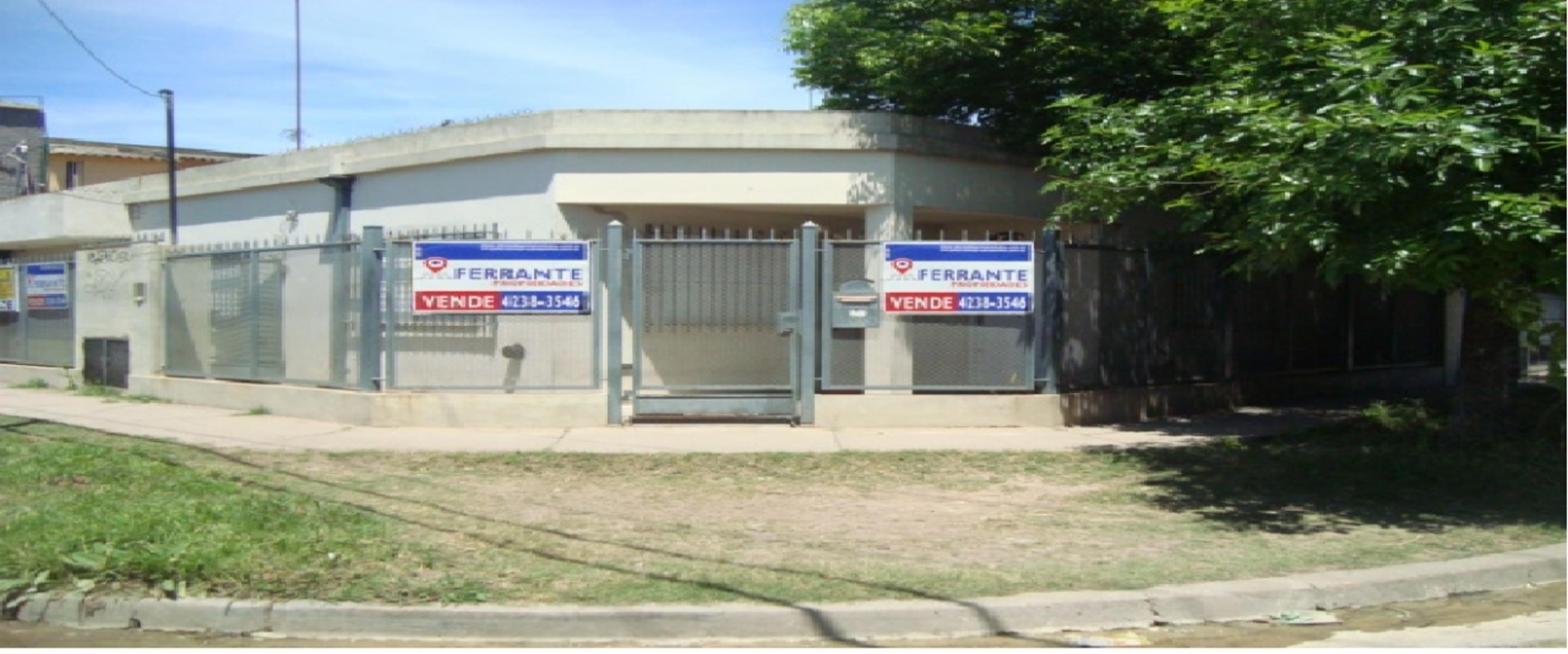 BURZACO: CASA EN PH 2 AMB, CON PATIO Y COCHERA
