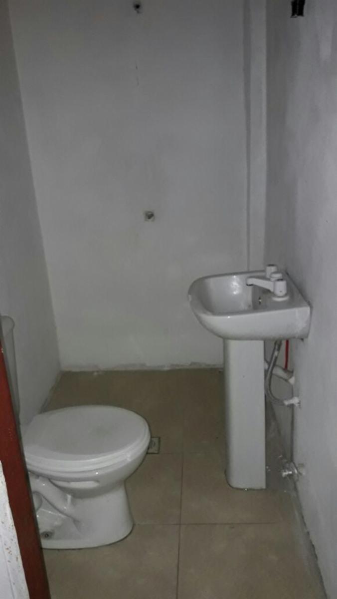 ALQUILER DE LOCAL COMERCIAL EN LUIS GUILLON - 6
