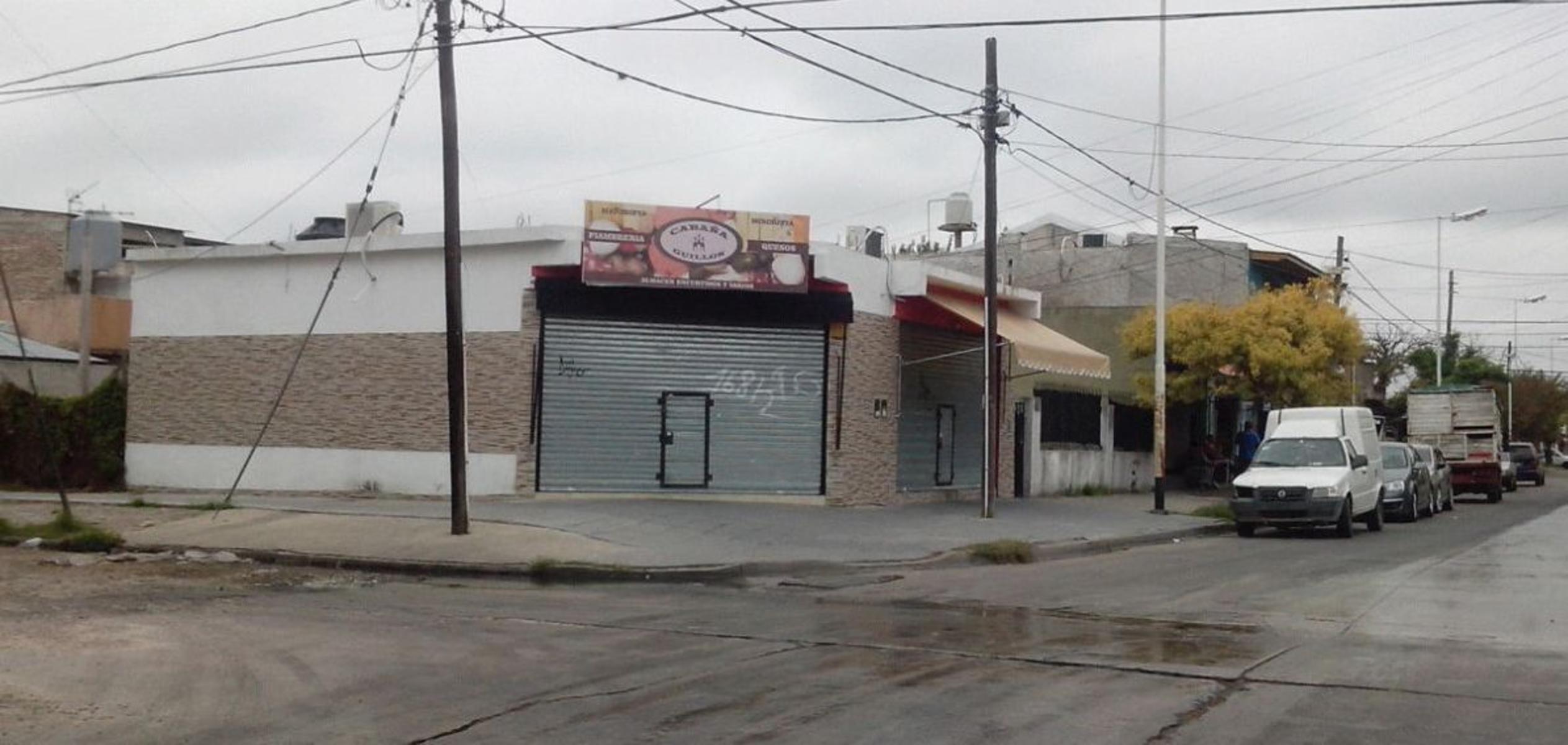 LUIS GUILLON: LOCAL EN ALQUILER EN MUY BUENA UBICACION- A POCAS CUADRAS ESTACION FF.CC. - 2