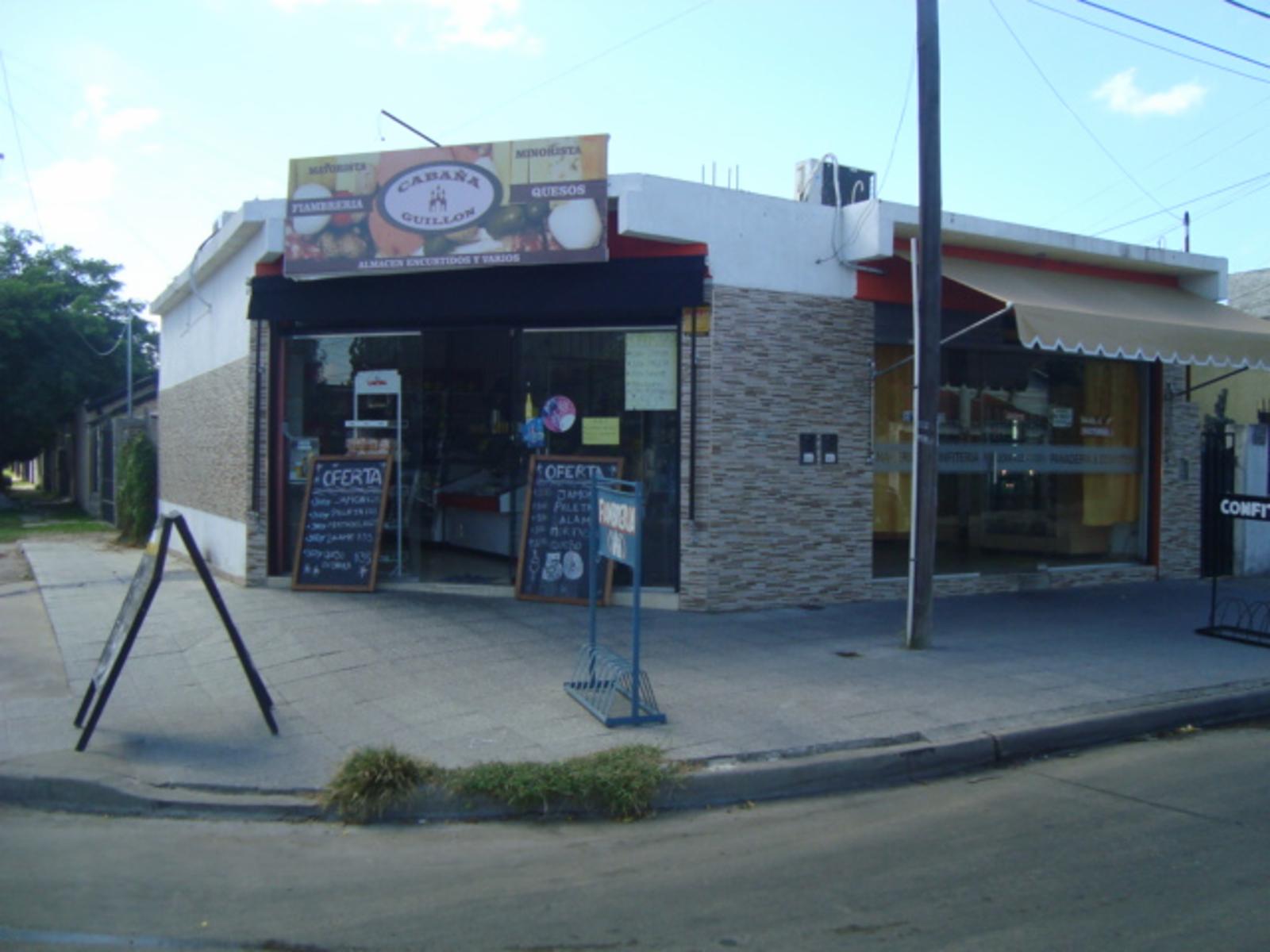 LUIS GUILLON: LOCAL EN ALQUILER EN MUY BUENA UBICACION- A POCAS CUADRAS ESTACION FF.CC. - 3