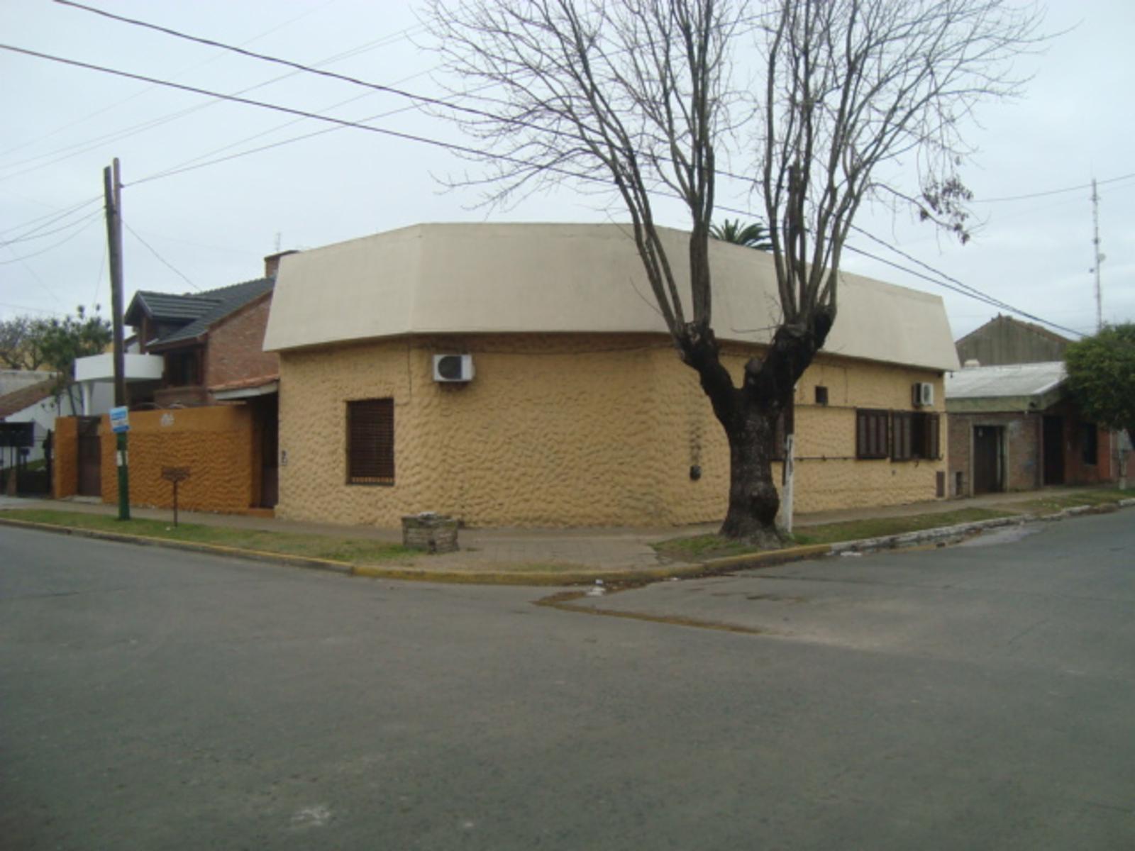 BURZACO: HERMOSA CASA. EN EL CENTRO DE BURZACO