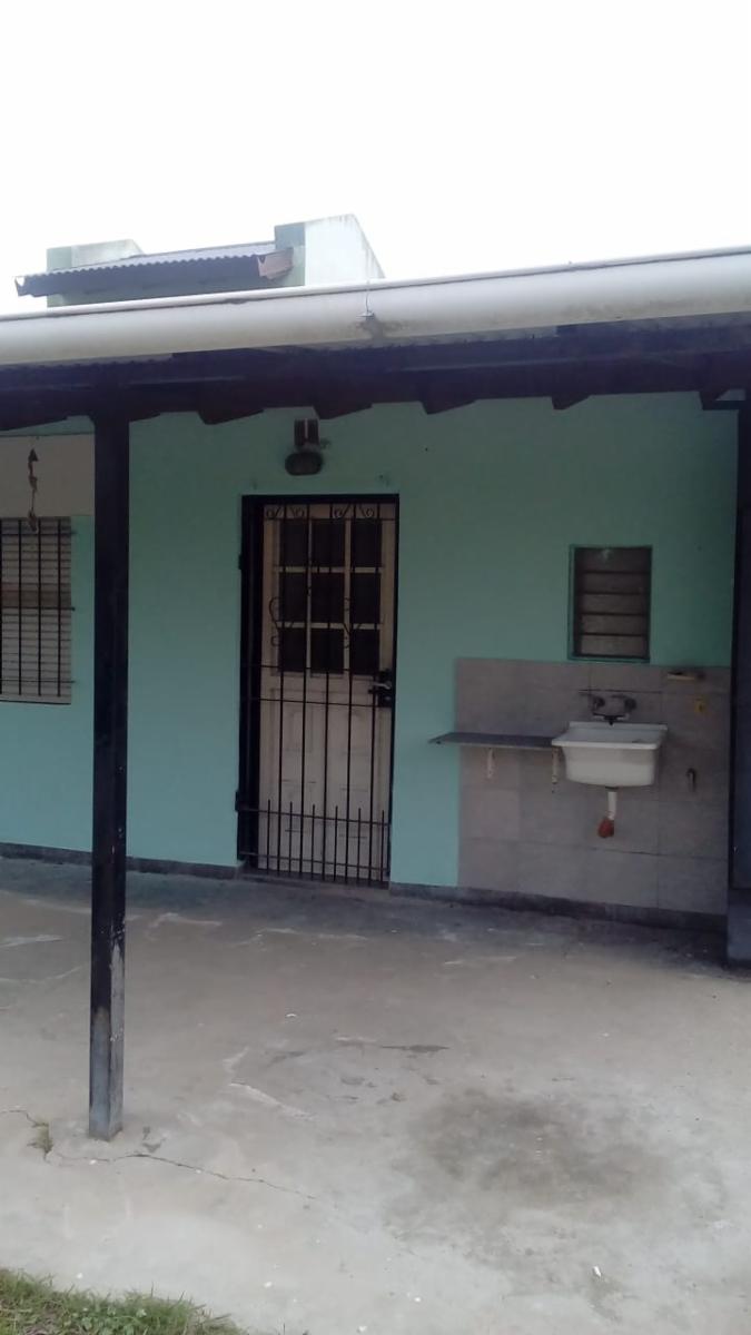 SAN VICENTE: CASA EN BARRIO CERRADO