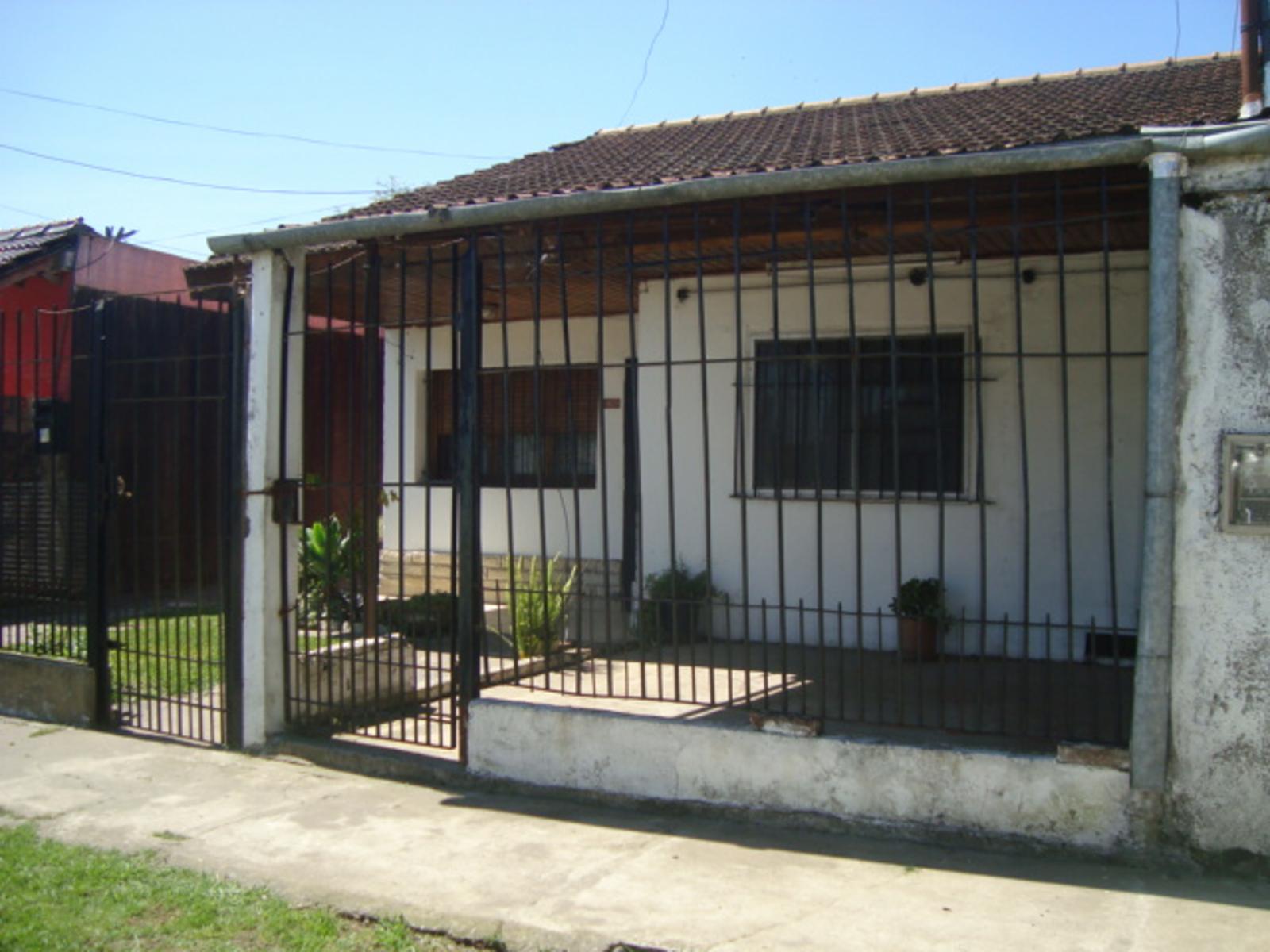 VENTA DE CASA EN BURZACO 5 AMB+ 2 DPTOS 2AMB +GARAGE+ENTR.AUTO.OPORTUNIDAD VIVIENDA E INVERSION — foto 2