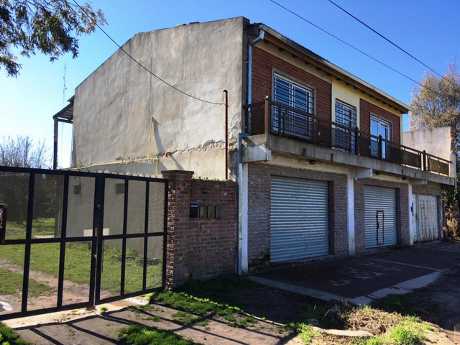 CAÑUELAS: CASA PRINCIPAL + 2 LOCALES + CASA EN 1ER PISO — foto 2