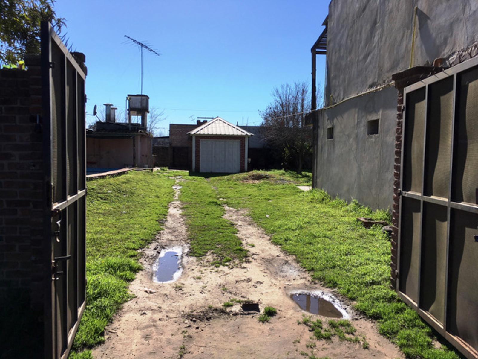 CAÑUELAS: CASA PRINCIPAL + 2 LOCALES + CASA EN 1ER PISO — foto 4