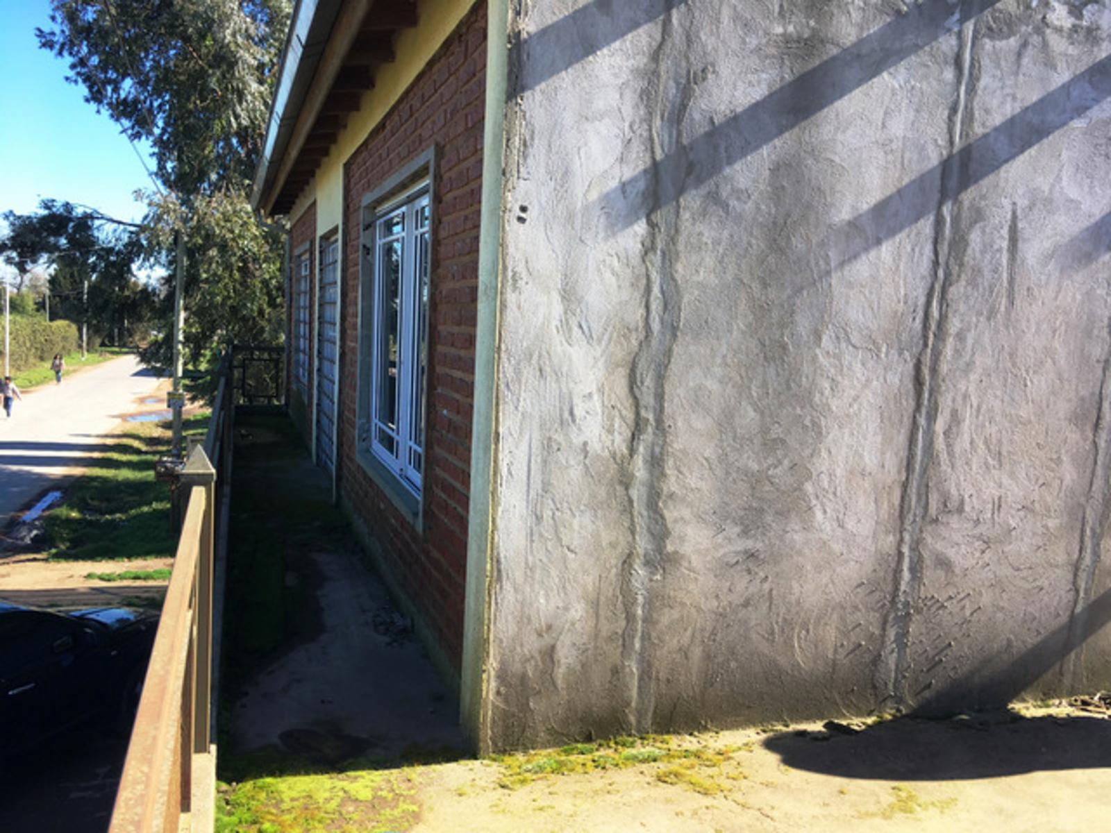 CAÑUELAS: CASA PRINCIPAL + 2 LOCALES + CASA EN 1ER PISO — foto 7
