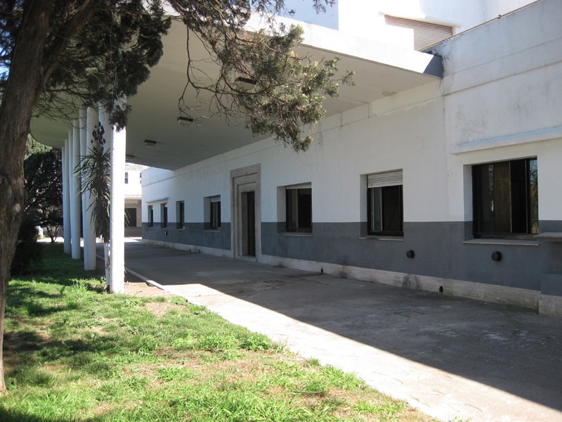LAVALLOL. Predio Industrial de 93.000 m2 y 30.000 m2 construidos.
1200 m2 de Oficinas. Unico en la Zona