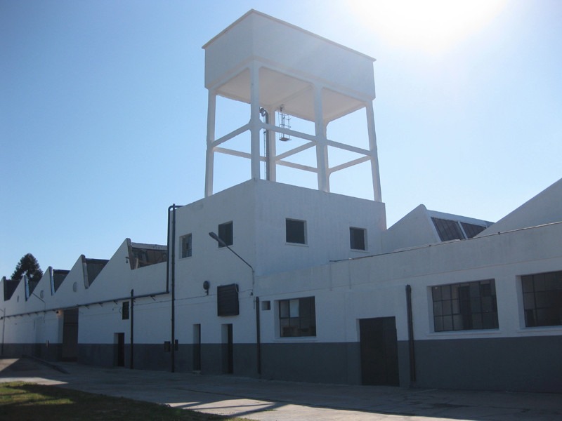 LAVALLOL. Predio Industrial de 93.000 m2 y 30.000 m2 construidos. 1200 m2 de Oficinas. Unico en la Zona — foto 2
